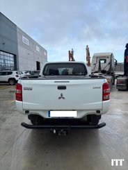 Car Mitsubishi L200 - 2